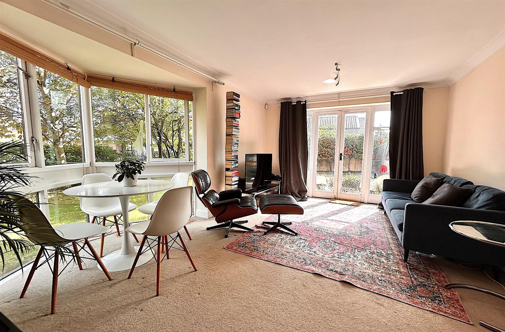 2 bed property in Station Road, Henley-On-Thames
